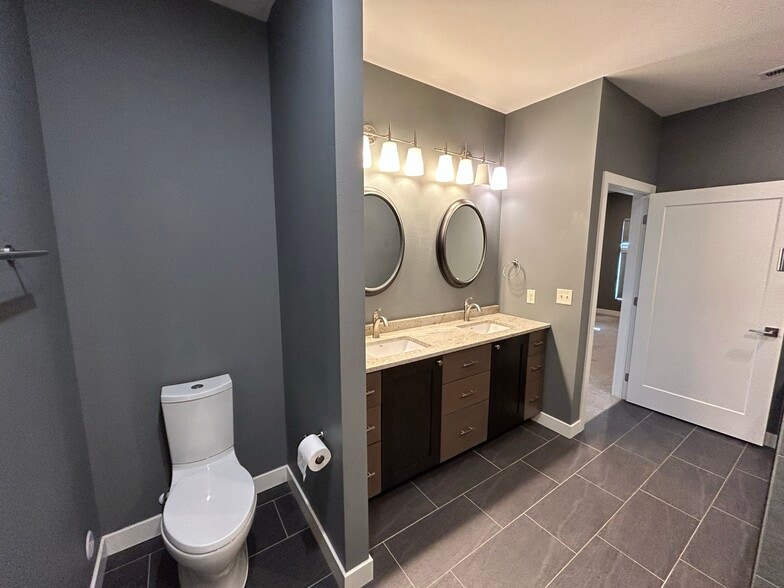 Master Bath - 3955 Ivy Dr