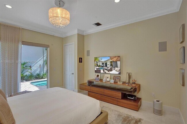 Building Photo - 1529 Shoreline Way