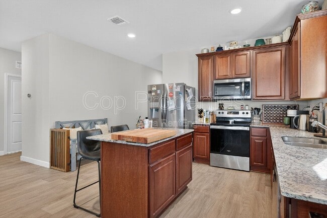 Building Photo - 7001 Lions Pk