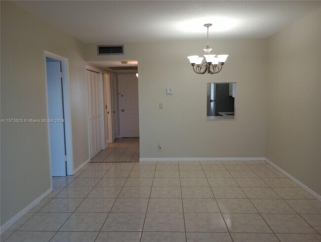 Building Photo - 2309 Park Ln