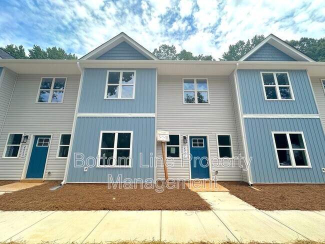 Building Photo - 2927 Burgess Dr
