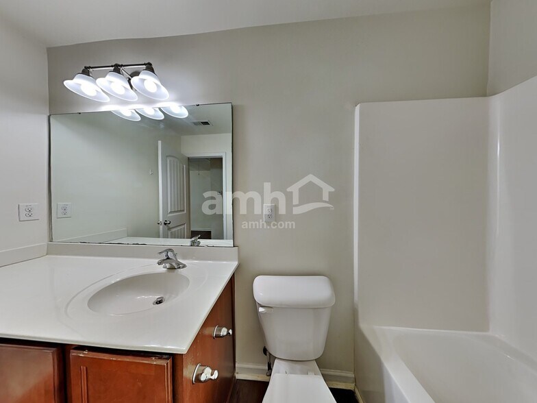 Building Photo - 4483 Middletown Dr