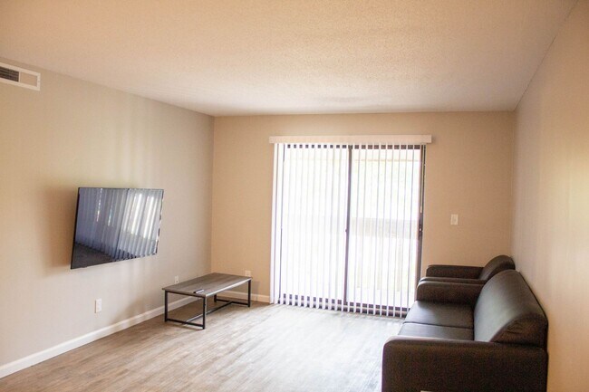 Interior Photo - 402 S Fifth
