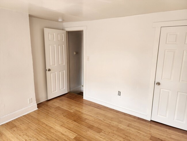 Building Photo - 221 N Scott St