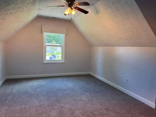 Building Photo - 116 Realini Dr