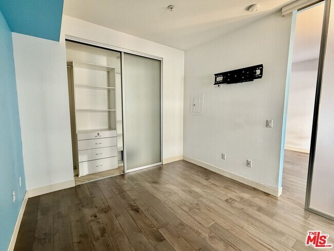 Building Photo - 1234 Wilshire Blvd