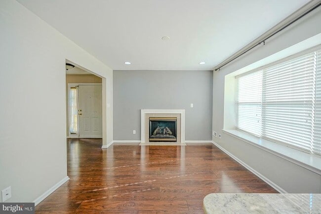 Building Photo - 3908 Grenwich Ln