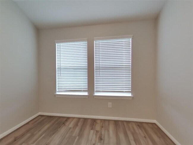 Building Photo - 2311 E WInding Pines