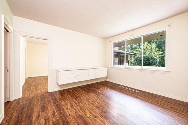Building Photo - 153 Hillhaven Pl SE