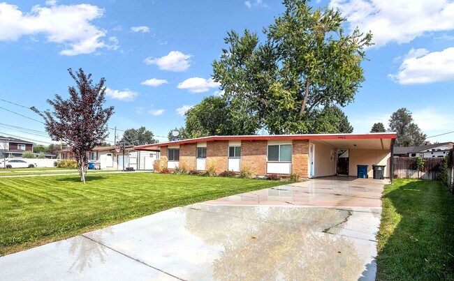 Building Photo - 2bd, 1b Cozy Home awaits in Boise Bench!