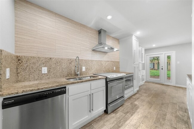 Building Photo - 6014 E University Blvd