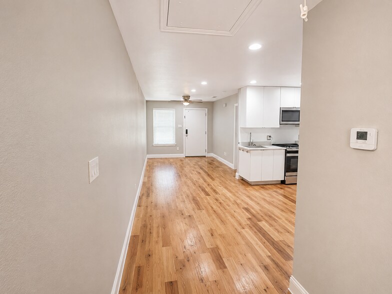 Building Photo - 3827 Dismount St