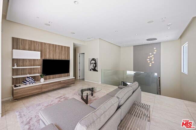 Building Photo - 3542 Knobhill Dr