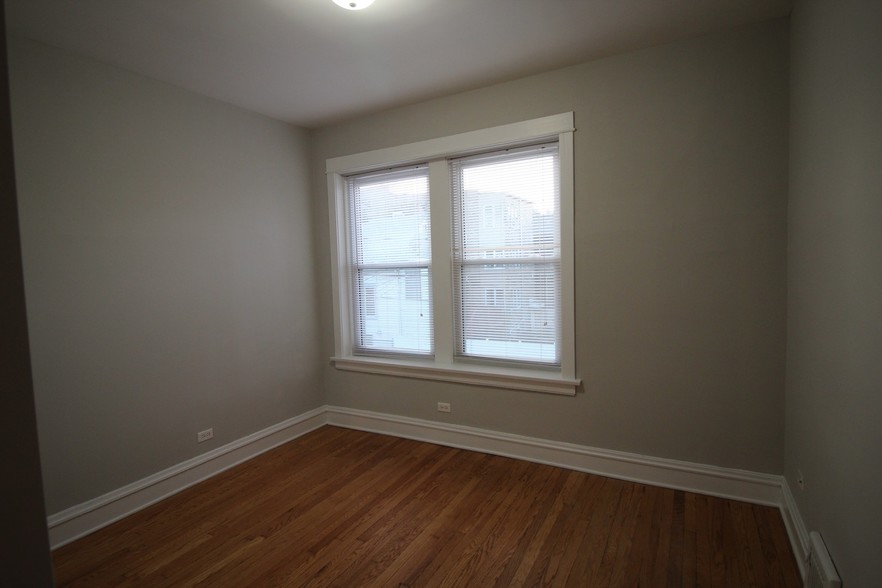 Building Photo - 5340 N Paulina St