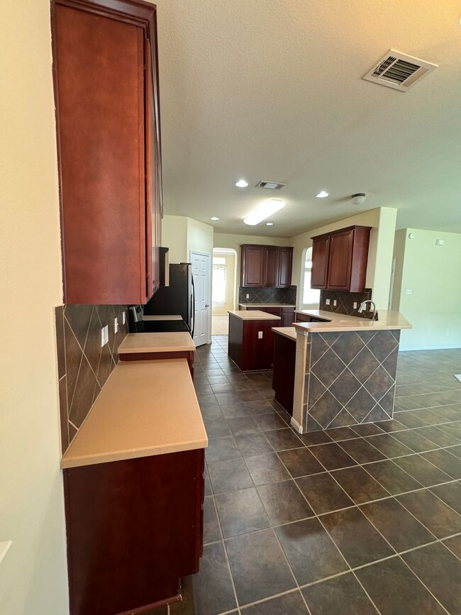 Building Photo - Beautiful 2 Story 4 Bdrm 2.5 Bath With a Loft
