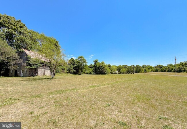 Building Photo - 4985 Solomons Island Rd
