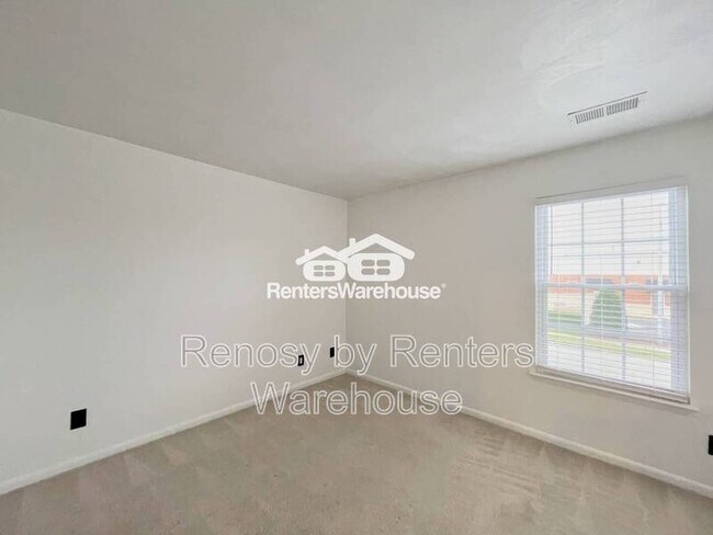 Building Photo - 1843 Chantilly Ct