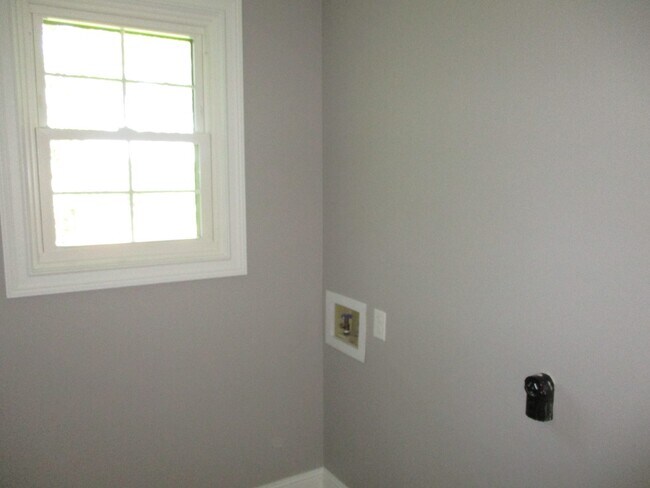 Building Photo - 3 Bedroom 2 Bath Home For Rent Across From...