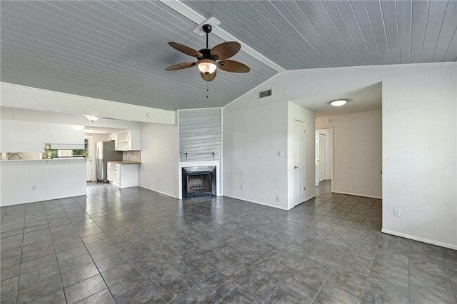 Building Photo - 5616 Oak Blvd