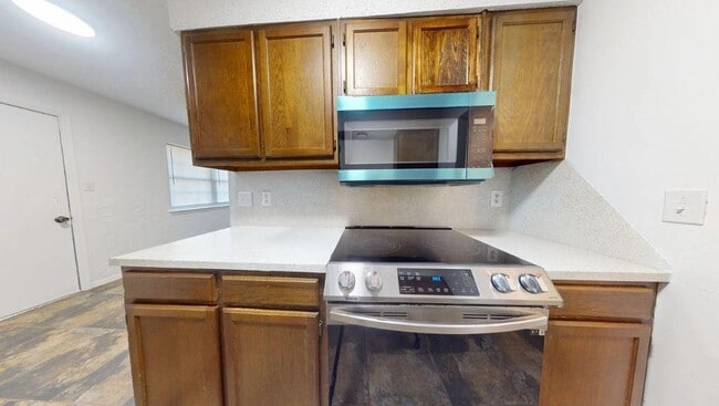 Building Photo - 603 Seminole Dr