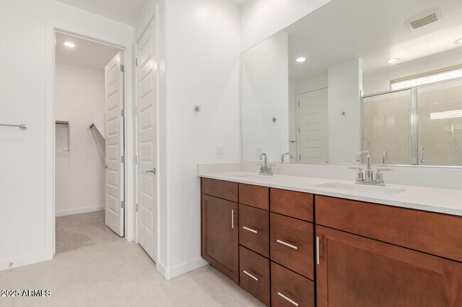 Building Photo - 11157 W Parkway Dr