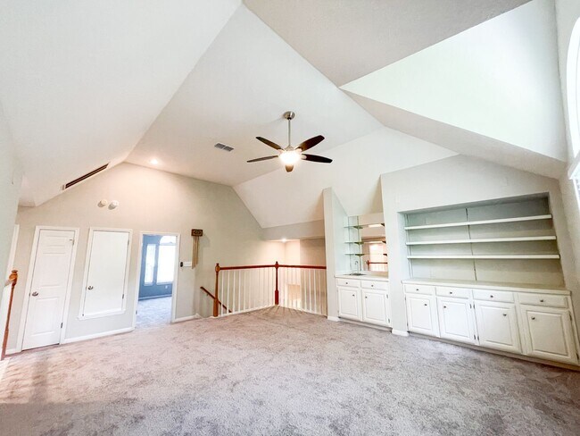 Building Photo - Beautiful 4 Bedroom 2.5 Bathroom Home in L...