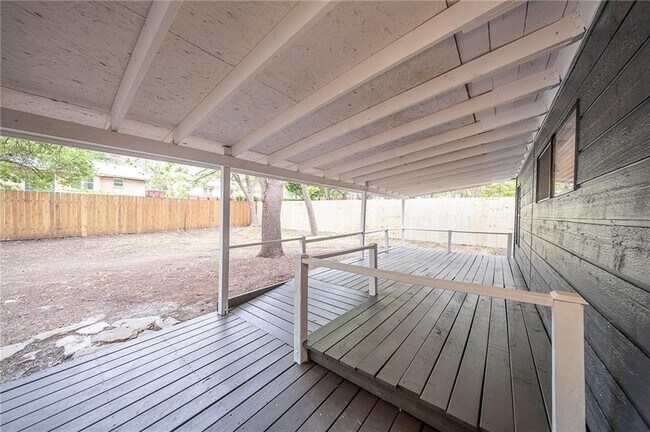 Building Photo - 2406 Glen Springs Way