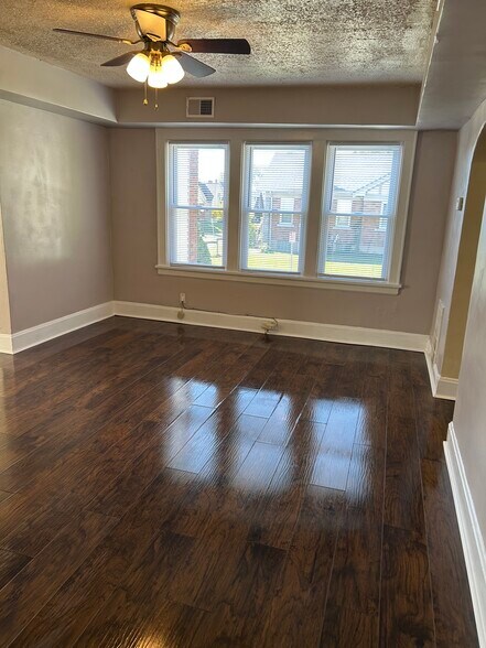 Building Photo - 1802 Lawn Ave