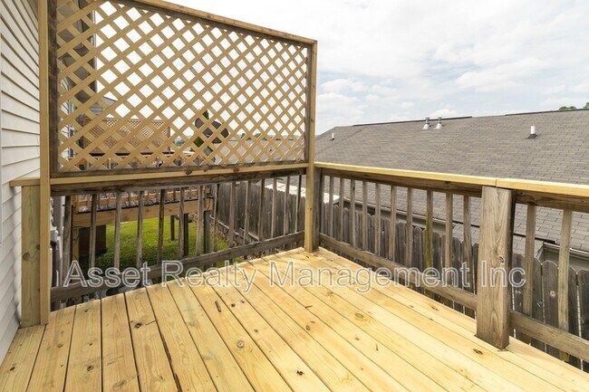 Building Photo - 385 Hawthorne Oaks Way