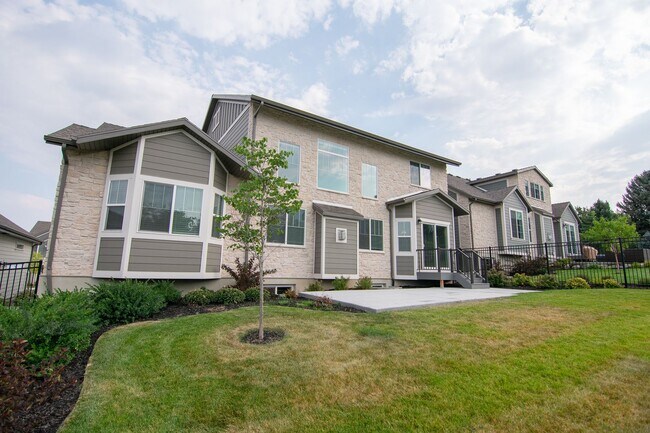 Building Photo - Gorgeous 2-Story Home In a Gated Community!