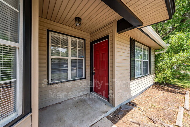 Building Photo - 1022 Oakcrest Dr