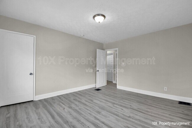 Building Photo - 532 S Terrace Ave