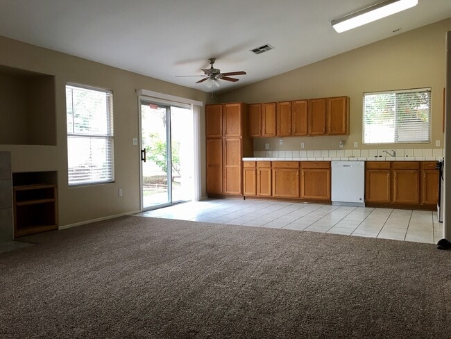 Building Photo - Silver Creek area. 4BD 2 BA. CLEAN,  NEWLY PAINTED