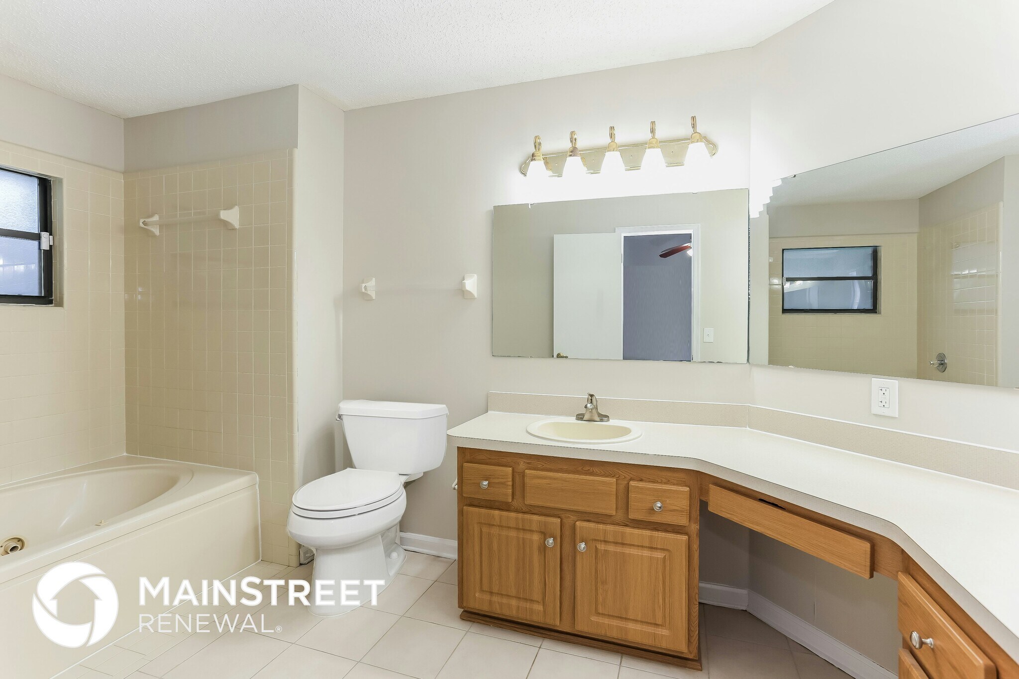 Building Photo - 533 Majestic Wood Dr