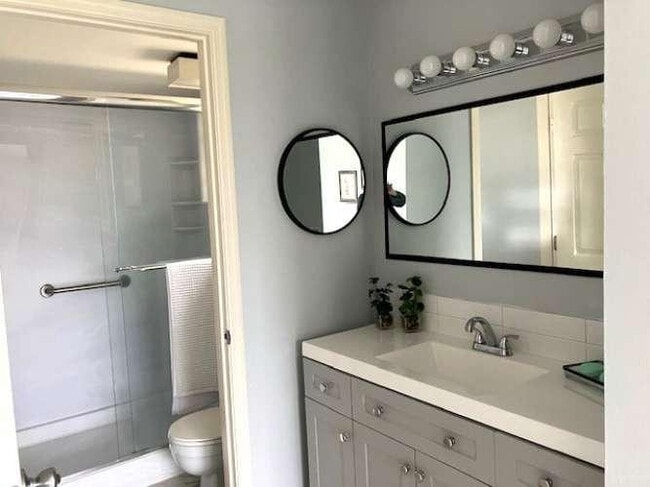 Building Photo - 317 Lake Evelyn Dr