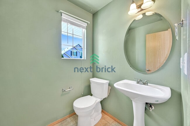 Building Photo - 3 BED & 2.5 BATH TOWNHOUSE FOR RENT
