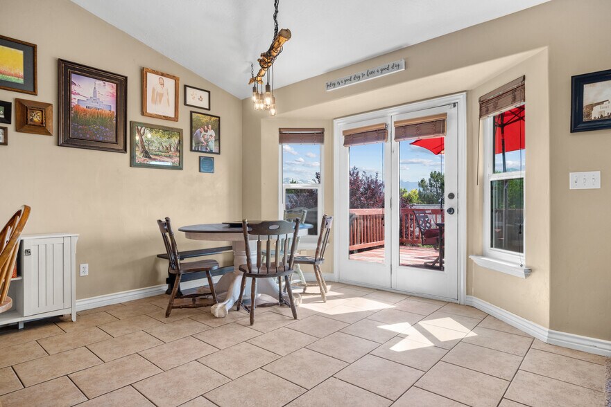 Building Photo - 1396 S Lukas Ln