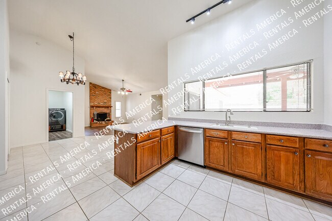 Building Photo - 4150 W Kent Dr
