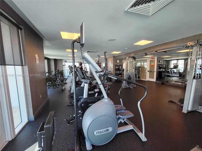 Building Photo - 950 Brickell Bay Dr