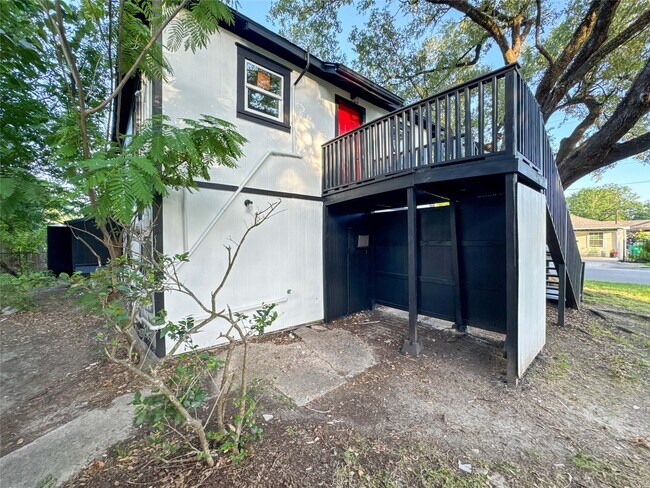 Building Photo - 705 Texas Ave