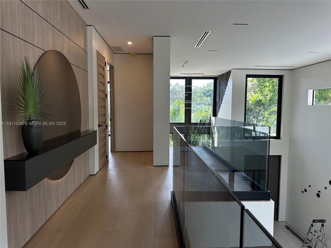 Building Photo - 1065 NE 119th St