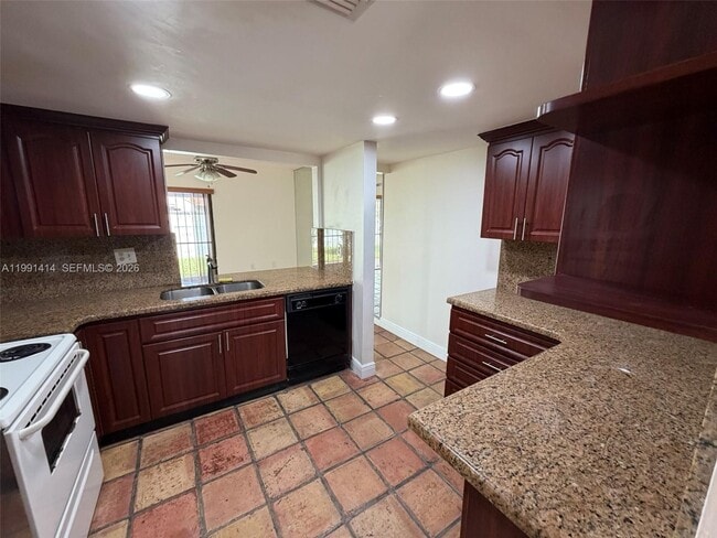 Building Photo - 1221 SW 124th Ct