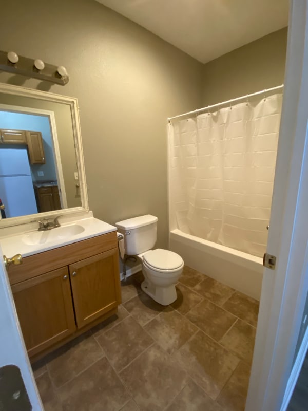 Building Photo - 901 W 6th St