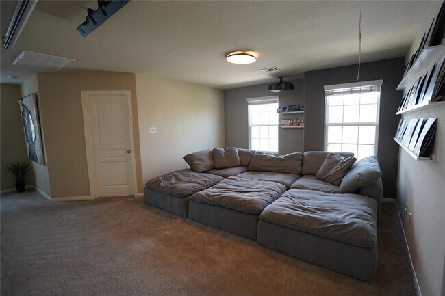 Building Photo - 3221 Pearlman Dr