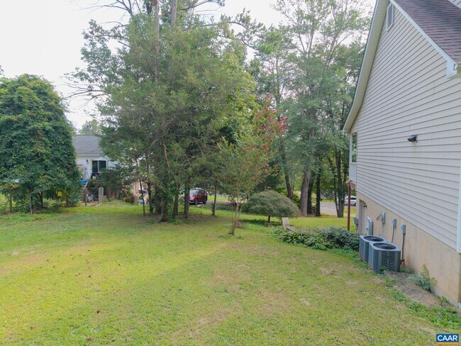 Building Photo - 497 Sunset Dr