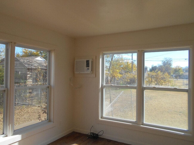 Building Photo - 2207 26th St