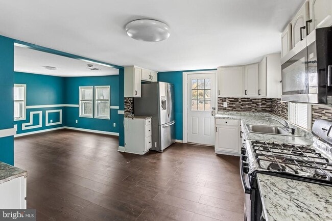 Building Photo - 14 Zane St