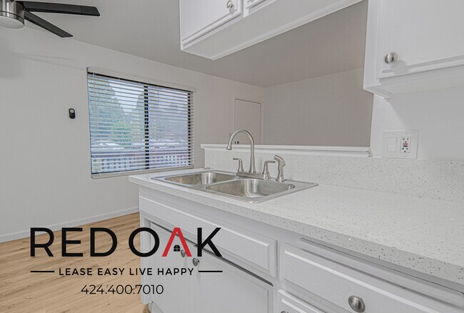 Building Photo - MOVE-IN SPECIAL! Lovely One Bedroom with C...