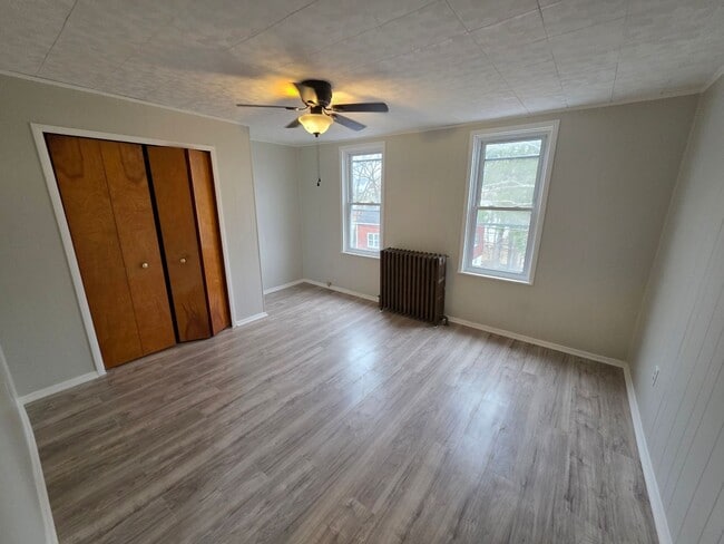 Building Photo - Spacious 3-Bedroom Home with Granite Countertops & Huge Eat-In Kitchen