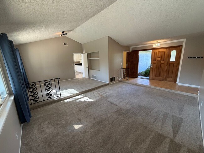 Building Photo - 3 Bedroom | 2 Bathroom | Single family with pool